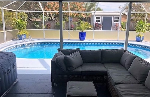 Port Saint Lucie House | Stunning Contemporary Home in Beautiful "Floresta Pines" Port St Lucie!