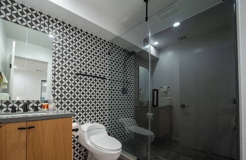 Westlake Condo | Stunning Contemporary Townhome in Central LA on Border of Silverlake & Echo Park