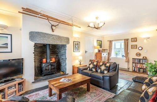 Manod House | Stunning cosy, pet friendly & peaceful 3 bedroom, 2 bathroom cottage, fast WiFi