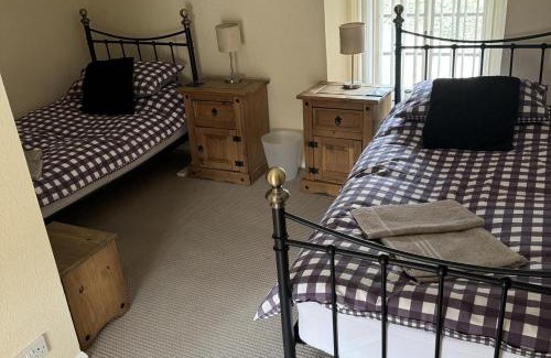 Ashford-in-the-Water House | Stunning cottage - 3 Bedrooms & 3 Bathrooms