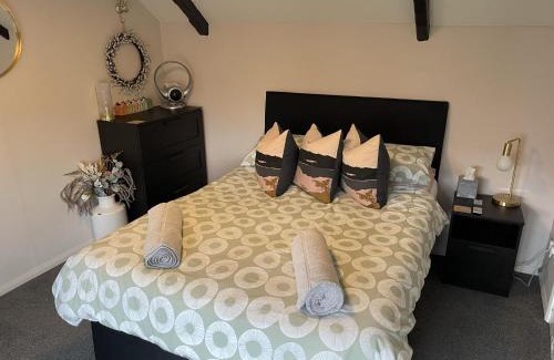 Ingham House | Stunning Cottage With A Private Hot Tub And Sauna In Norfolk Ref 99003Ac