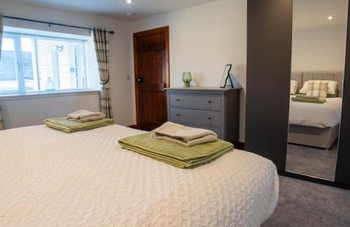 Alness House | Stunning Country Cottage in Ardross Close To Traitors Castle & NC500