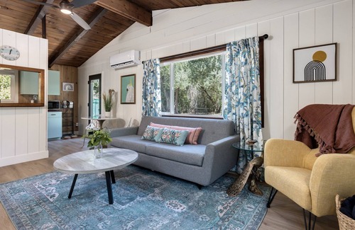 Chico Cottage | Stunning Cozy Cottage!-5 Minute Walk to Bidwell Park