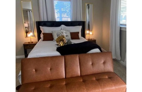 Denver Heights House | Stunning Cozy Downtown Guesthouse