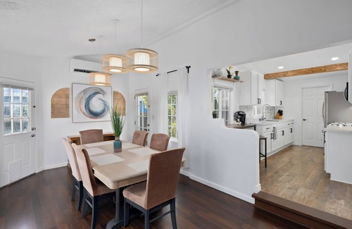 Riverview West House | Stunning, Cozy, Private Backyard Lush Oasis with Pool! BBQ, 14 Mins to Disney