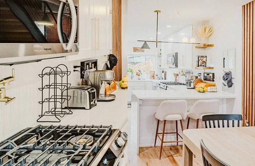Kensington House | Stunning, Cozy, Smart Home in Trendy Fishtown - Movie Theater, Office, Rooftop