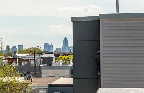 Kensington House | Stunning, Cozy, Smart Home in Trendy Fishtown - Movie Theater, Office, Rooftop