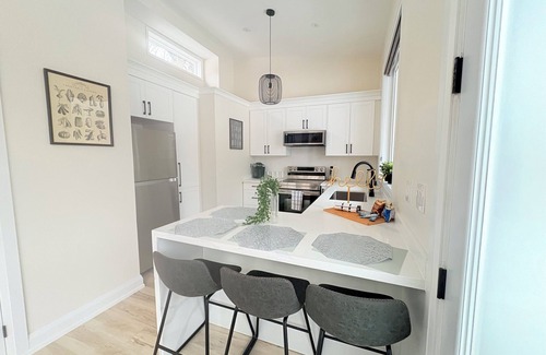 Port Union House | Stunning Custom Luxury 2-Bedroom GARDEN SUITE