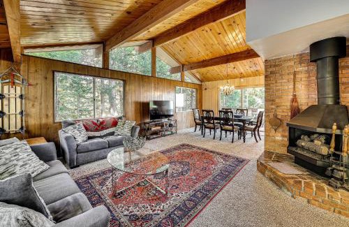 Running Springs House | Stunning Deck Views Cozy Running Springs Cabin