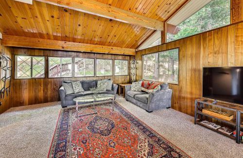 Running Springs House | Stunning Deck Views Cozy Running Springs Cabin
