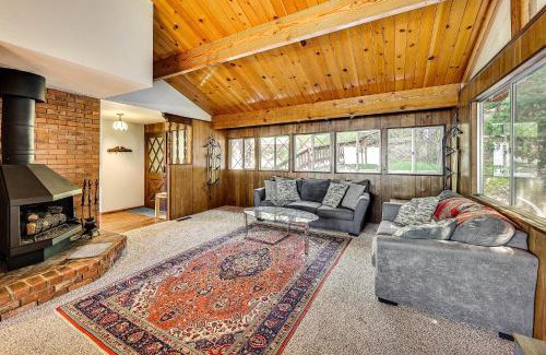 Running Springs House | Stunning Deck Views Cozy Running Springs Cabin