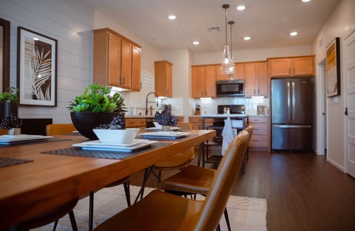 Raisin House | Stunning designer 4-bedroom home - perfect for families!