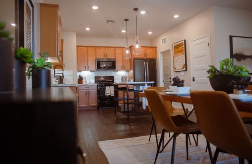 Raisin House | Stunning designer 4-bedroom home - perfect for families!