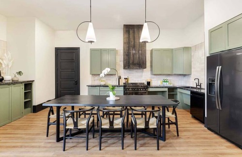 Faubourg Lafayette Hotel | Stunning, Designer Historic Home | Heated Pool