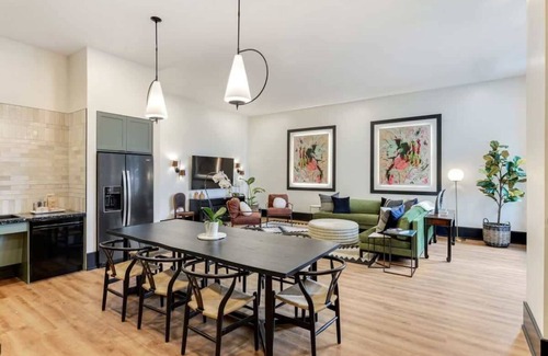 Faubourg Lafayette Hotel | Stunning, Designer Historic Home | Heated Pool