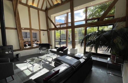 Ashford House | Stunning Detached Barn Conversion in great location