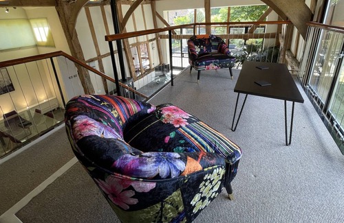 Ashford House | Stunning Detached Barn Conversion in great location