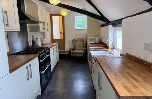 Whitstable House | Stunning Detached Spacious House with Hot Tub