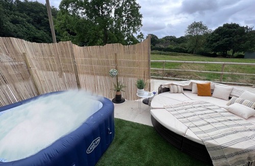 Whitstable House | Stunning Detached Spacious House with Hot Tub