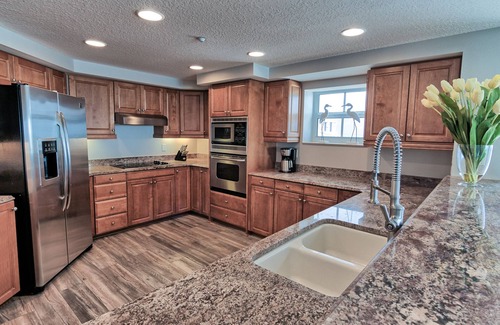Redington Shores Condo | Stunning Direct Beachfront Corner Condo, Dog Friendly, Pool & 2 Hot Tubs