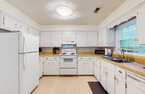 Ogden House | Stunning dog-friendly coastal home with large yard and close to downtown