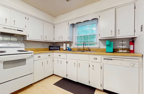 Ogden House | Stunning dog-friendly coastal home with large yard and close to downtown
