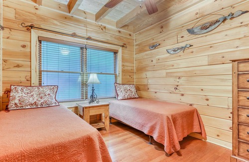 Otto Cabin | Stunning, dog-friendly cabin w/beautiful views, wrap-around deck, and gas grill