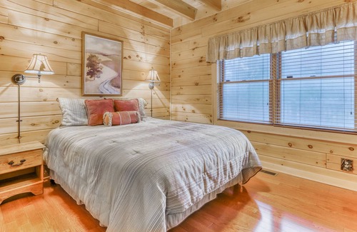Otto Cabin | Stunning, dog-friendly cabin w/beautiful views, wrap-around deck, and gas grill