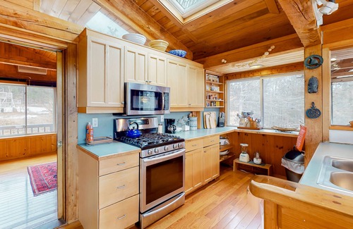 Williamsville House | Stunning dog-friendly home with board games, sauna, balcony, gas grill, & deck
