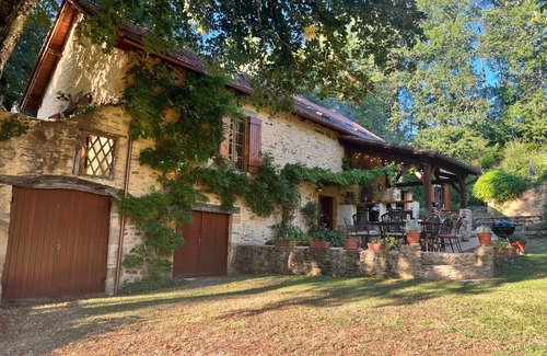 Saint-Pompont House | Stunning Dordogne Holiday House and private heated pool.