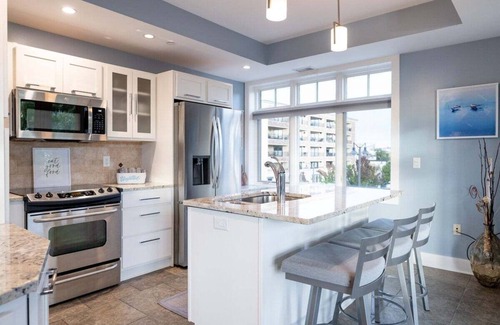 Grand Haven Condo | Stunning Downtown Condo w/Water Views