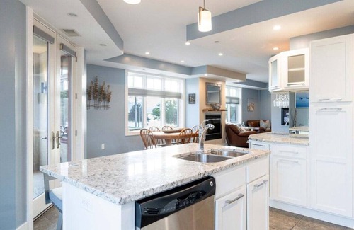 Grand Haven Condo | Stunning Downtown Condo w/Water Views