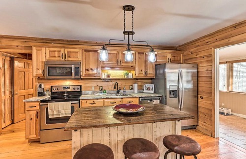Walnut Mountain House | Stunning Ellijay Cabin with Community Amenities