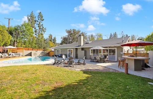Woodland Hills House | Stunning Entertainers dream Home w/Pool Hot-tub