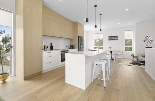 Paraparaumu House | Stunning executive family home! Ocean views, 2 min walk to the beach, elevator!