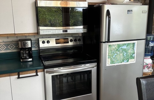Harcourt Cottage | Stunning Fall Colours, Lake and Forest view, hiking.