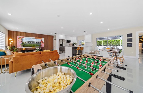 Westchester House | Stunning Family Fun Oasis With Heated Pool, Hot tub & King Bed