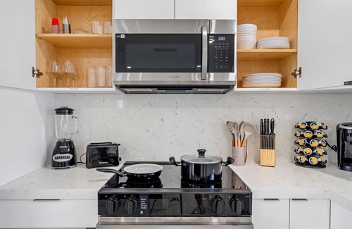 Westchester House | Stunning Family Fun Oasis With Heated Pool, Hot tub & King Bed