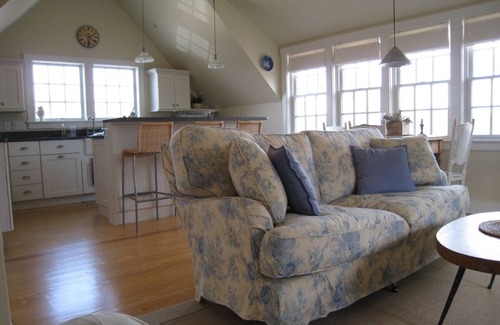 Nantucket Town House | Stunning family home -walk to town- 2br 1.5 bath. private and quiet. Great loc.