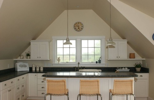 Nantucket Town House | Stunning family home -walk to town- 2br 1.5 bath. private and quiet. Great loc.