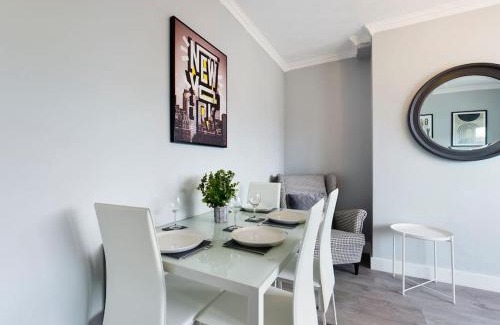 Wigan Apartment | Stunning Family Home with Comfortable Surroundings by Our Home Short Stays ideally situated within Greater Manchester