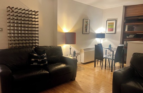 Chinatown Apartment | Stunning Family Loft Style Apartment, City Centre, L1,