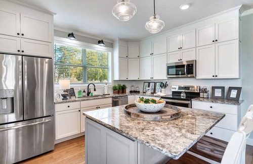 Sevierville House | Stunning farmhouse with Mountain View’s!