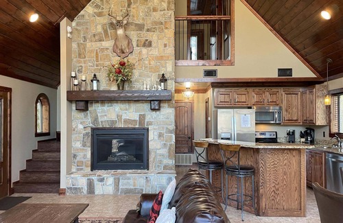 Broken Bow Cabin | Stunning Fishing Quarry Pond Front Cabin/Firewood!
