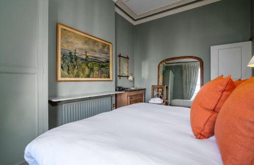 Little Venice Apartment | Stunning Flat in Little Venice Opposite the Canal