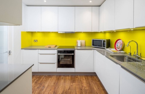 Walpole Apartment | Stunning flat with garden in West London