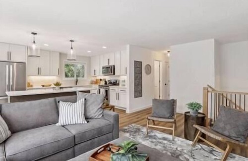 Stillwater House | Stunning Fully Renovated Stillwater 4bed/2bath