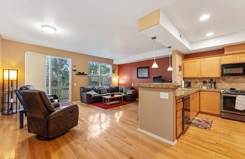 Tanasbourne House | Stunning Furnished Short-term Townhome in Amberglen of Beaverton