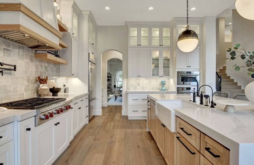 Las Vegas House | Stunning, Gated, Chef's Kitchen, Downstair's Master Suite