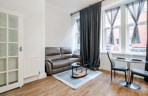 Glasgow Apartment | Stunning Ground Floor flat in Southside.